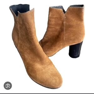 NWT.Suede Ankle boots  Mascaro
